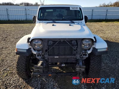 Piąte zdjęcie samochodu w środku: 2020 JEEP WRANGLER UNLIMITED SAHARA VIN:1C4HJXEN4LW166116 - miniatura