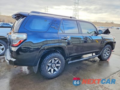 Trzecie zdjęcie samochodu z tyłu: 2021 TOYOTA 4RUNNER TRD OFF-ROAD PREMIUM VIN:JTERU5JR4M5927464 - miniatura