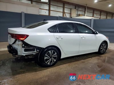 Trzecie zdjęcie samochodu z tyłu: 2019 KIA FORTE FE VIN:3KPF24AD3KE073113 - miniatura