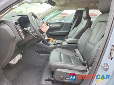 Zdjęcie 7 z 13 samochodu: 2025 VOLVO XC40 PLUS VIN:YV4L12UEXS2530525 - miniatura