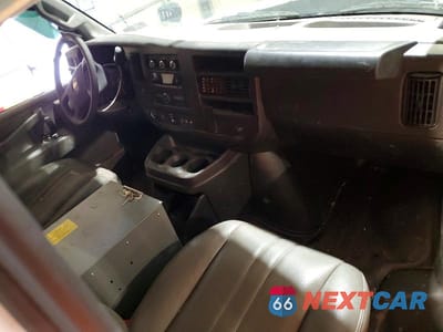 Zdjęcie 8 z 12 samochodu: 2025 CHEV EXPRESS G2500 VIN:1GCWGAFP3S1202053 - miniatura