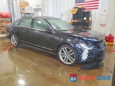 Czwarte zdjęcie samochodu z boku: 2017 VOLKSWAGEN PASSAT R-LINE VIN:1VWDT7A33HC082839 - miniatura
