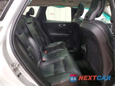 Zdjęcie 11 z 12 samochodu: 2019 VOLVO XC60 T5 VIN:LYV102RK3KB233297 - miniatura