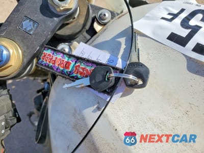 Zdjęcie 8 z 11 samochodu: 2004 SUZUKI GSX-R600 K VIN:JS1GN7CA642110827 - miniatura