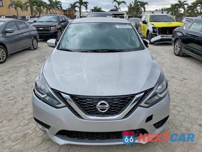 Piąte zdjęcie samochodu w środku: 2019 NISSAN SENTRA S VIN:3N1AB7AP1KY316179 - miniatura