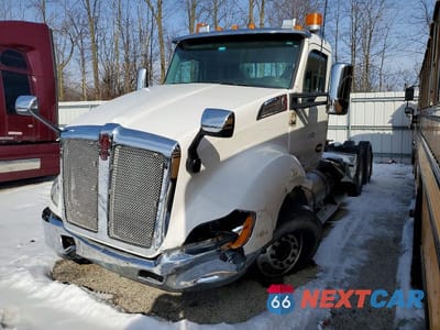 Drugie zdjęcie samochodu z przodu: 2022 KENWORTH T680 SEMI TRUCK VIN:1XKYD49X9NJ478065 - miniatura