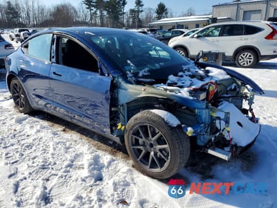 Czwarte zdjęcie samochodu z boku: 2023 TESLA MODEL 3 VIN:5YJ3E1EA0PF664722 - miniatura