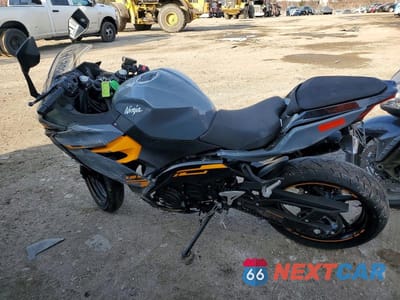 Trzecie zdjęcie samochodu z tyłu: 2018 KAWASAKI EX400 VIN:JKAEXKG17JDA08180 - miniatura