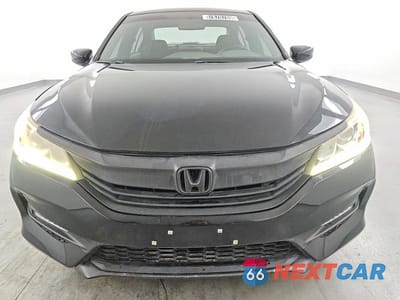 Piąte zdjęcie samochodu w środku: 2017 HONDA ACCORD SPORT VIN:1HGCR2F52HA126658 - miniatura