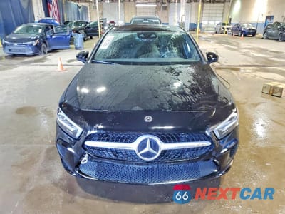 Piąte zdjęcie samochodu w środku: 2020 MERCEDES-BENZ A 220 4MATIC VIN:W1K3G4FB4LJ198126 - miniatura