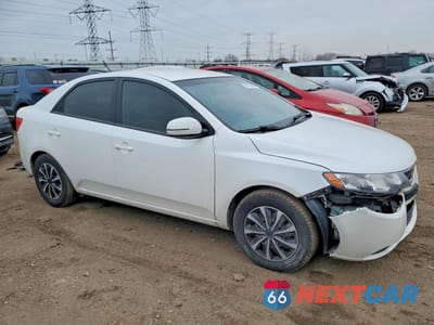 Czwarte zdjęcie samochodu z boku: 2012 KIA FORTE EX VIN:KNAFU4A21C5575220 - miniatura