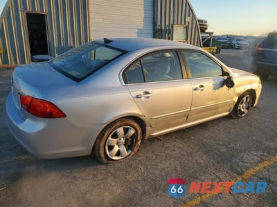 Trzecie zdjęcie samochodu z tyłu: 2009 KIA OPTIMA LX VIN:KNAGE228895293447 - miniatura