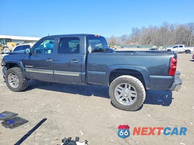 Drugie zdjęcie samochodu z przodu: 2004 CHEVROLET SILVERADO C2500 HEAVY DUTY VIN:1GCHC23U54F261311 - miniatura