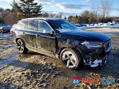 Czwarte zdjęcie samochodu z boku: 2019 VOLVO XC90 T6 R-DESIGN VIN:YV4A22PM5K1461904 - miniatura