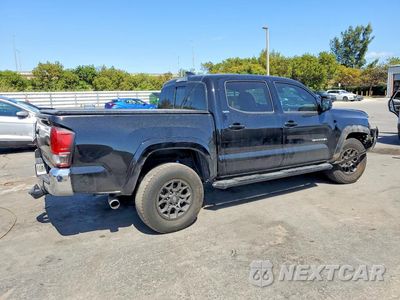 Trzecie zdjęcie samochodu z tyłu: 2018 TOYOTA TACOMA SR5 V6 VIN:5TFAZ5CN6JX058329 - miniatura