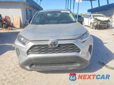 Piąte zdjęcie samochodu w środku: 2019 TOYOTA RAV4 LE VIN:2T3H1RFV1KW030307 - miniatura