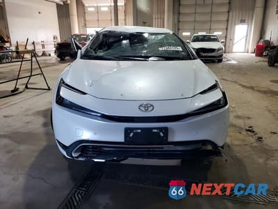 Piąte zdjęcie samochodu w środku: 2024 TOYOTA PRIUS PRIME SE VIN:JTDACACU2R3018690 - miniatura