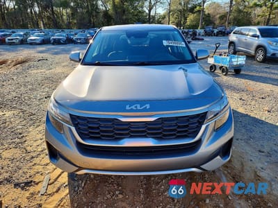 Piąte zdjęcie samochodu w środku: 2022 KIA SELTOS LX VIN:KNDEPCAA8N7335645 - miniatura