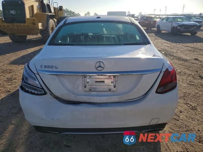 Zdjęcie 6 z 12 samochodu: 2016 MERCEDES-BENZ C 300 VIN:55SWF4JB5GU106583 - miniatura