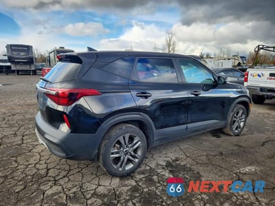 Trzecie zdjęcie samochodu z tyłu: 2021 KIA SELTOS LX VIN:KNDEPCAA5M7165145 - miniatura