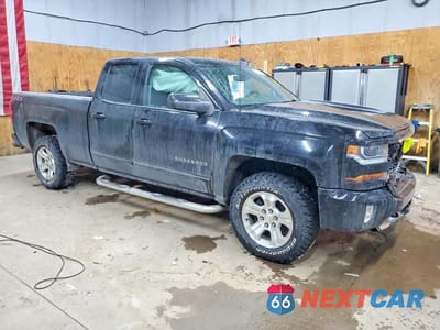Czwarte zdjęcie samochodu z boku: 2019 CHEVROLET SILVERADO LD K1500 LT VIN:2GCVKPEC8K1160680 - miniatura