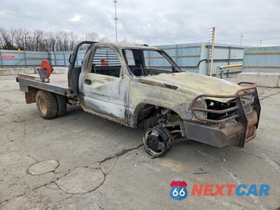 Czwarte zdjęcie samochodu z boku: 2004 CHEVROLET SILVERADO K3500 VIN:1GBJK34284E303259 - miniatura