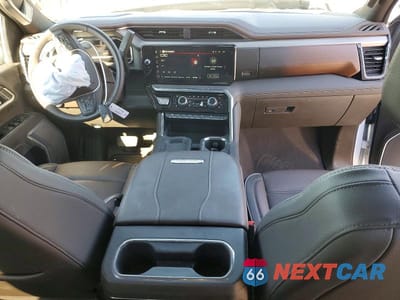 Zdjęcie 8 z 12 samochodu: 2025 GMC SIERRA K3500 DENALI VIN:1GT4UWEY7SF223692 - miniatura