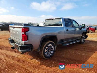 Trzecie zdjęcie samochodu z tyłu: 2024 CHEVROLET SILVERADO K2500 CUSTOM VIN:1GC4YME70RF468165 - miniatura