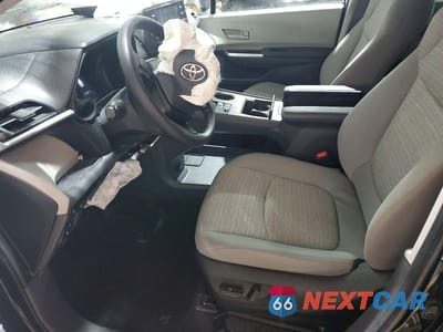 Zdjęcie 7 z 14 samochodu: 2023 TOYOTA SIENNA LE VIN:5TDKSKFC8PS074547 - miniatura