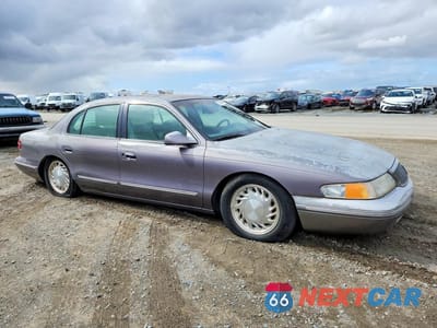 Czwarte zdjęcie samochodu z boku: 1995 LINCOLN TOWN CAR VIN:1LNLM97V9TY638532 - miniatura