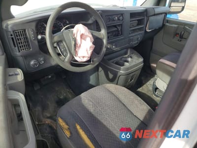 Zdjęcie 8 z 14 samochodu: 2018 CHEVROLET EXPRESS 2500 CARGO DELIVERY VAN VIN:1GCWGAFGXJ1904174 - miniatura