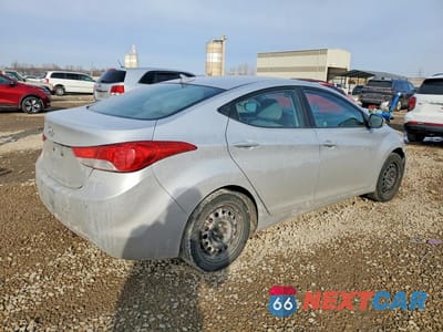 Trzecie zdjęcie samochodu z tyłu: 2013 HYUNDAI ELANTRA GLS VIN:KMHDH4AE0DU527834 - miniatura