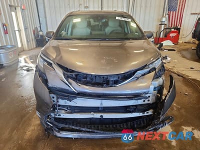 Piąte zdjęcie samochodu w środku: 2022 TOYOTA SIENNA XLE VIN:5TDYRKEC3NS103389 - miniatura