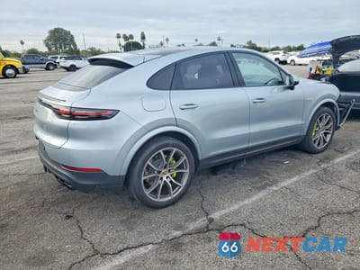 Trzecie zdjęcie samochodu z tyłu: 2022 PORSCHE CAYENNE E HYBRID COUPE VIN:WP1BE2AY8NDA51058 - miniatura