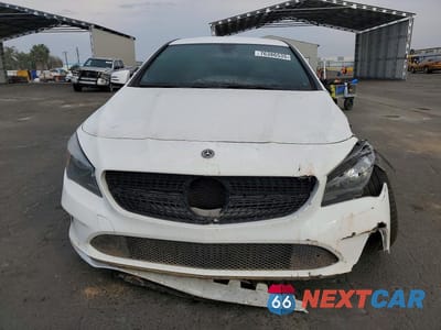 Piąte zdjęcie samochodu w środku: 2018 MERCEDES-BENZ CLA 250 VIN:WDDSJ4EB2JN645816 - miniatura