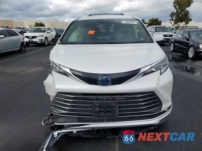 Piąte zdjęcie samochodu w środku: 2022 TOYOTA SIENNA VIN:5TDESKFC5NS067856 - miniatura