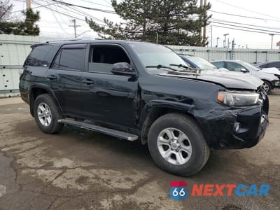 Czwarte zdjęcie samochodu z boku: 2018 TOYOTA 4RUNNER SR5/SR5 PREMIUM VIN:JTEBU5JR7J5551131 - miniatura