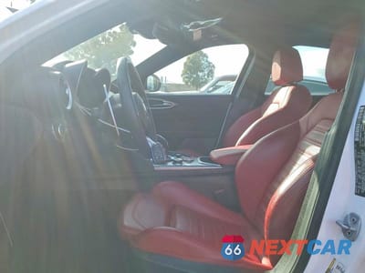 Zdjęcie 7 z 12 samochodu: 2023 ALFA ROMEO GIULIA VIN:ZARFAMBN4P7669628 - miniatura