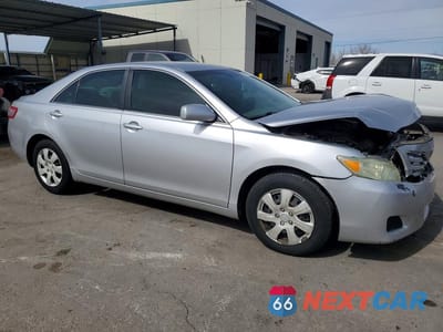 Czwarte zdjęcie samochodu z boku: 2010 TOYOTA CAMRY BASE VIN:4T1BF3EK1AU025126 - miniatura