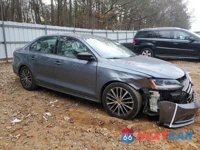 Czwarte zdjęcie samochodu z boku: 2017 VOLKSWAGEN JETTA SPORT VIN:3VWD17AJ8HM305752 - miniatura
