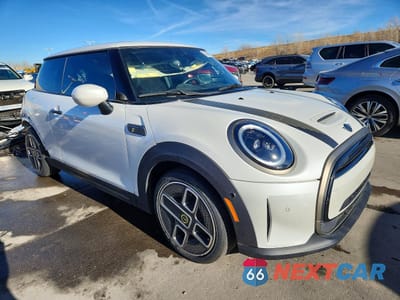 Czwarte zdjęcie samochodu z boku: 2024 MINI COOPER SE VIN:WMW13DJ00R2V29349 - miniatura