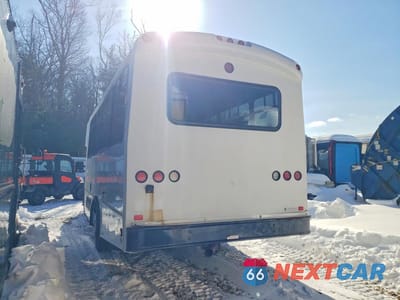 Drugie zdjęcie samochodu z przodu: 2015 FORD F550 SUPER DUTY SHUTTLE BUS VIN:1FDGF5GT4FED71437 - miniatura