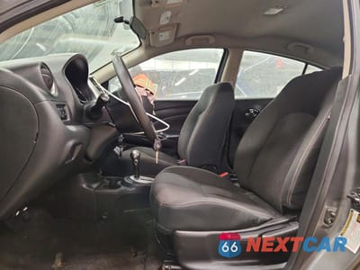 Zdjęcie 7 z 12 samochodu: 2018 NISSAN VERSA SV VIN:3N1CN7AP2JL828965 - miniatura