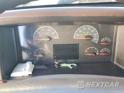 Zdjęcie 8 z 10 samochodu: 2014 VOLVO VNL SEMI TRUCK VIN:4V4NC9TH4EN157791 - miniatura