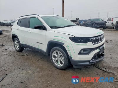 Czwarte zdjęcie samochodu z boku: 2024 JEEP COMPASS LATITUDE VIN:3C4NJDBN6RT130819 - miniatura
