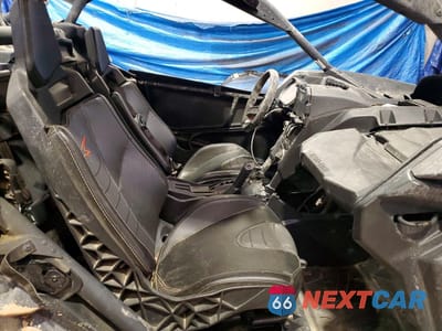 Piąte zdjęcie samochodu w środku: 2018 CAN-AM MAVERICK X3 X RS TURBO R VIN:3JBVXAW44JK004518 - miniatura