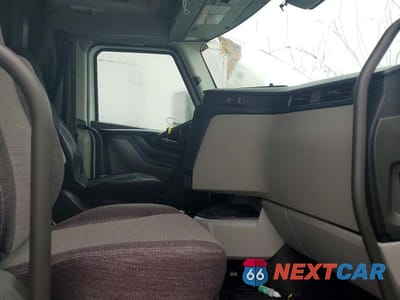 Piąte zdjęcie samochodu w środku: 2026 VOLVO VNL SEMI TRUCK VIN:4V4BC9EH0TN712927 - miniatura