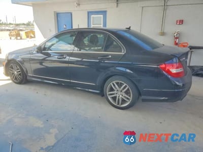 Drugie zdjęcie samochodu z przodu: 2013 MERCEDES-BENZ C 250 VIN:WDDGF4HB8DR247235 - miniatura