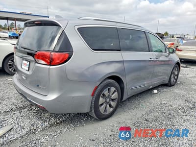 Trzecie zdjęcie samochodu z tyłu: 2017 CHRYSLER PACIFICA EHYBRID PLATINUM VIN:2C4RC1N79HR684994 - miniatura