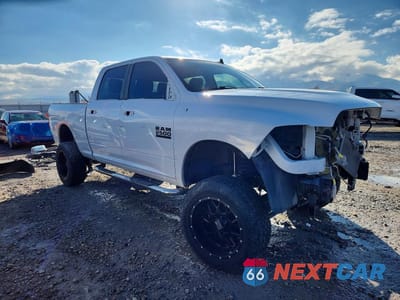 Czwarte zdjęcie samochodu z boku: 2017 RAM 2500 LARAMIE VIN:3C6UR5FL4HG695197 - miniatura